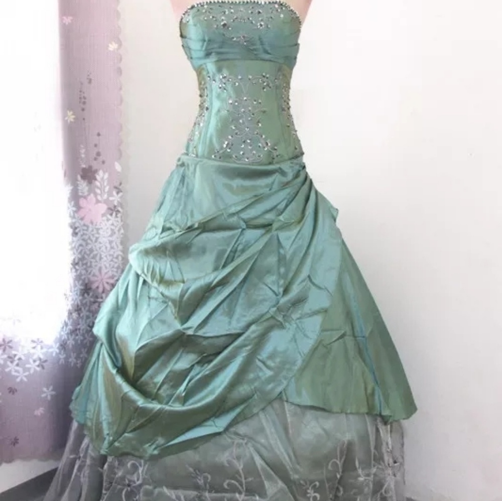 Prom dress - Picture 3 of 3